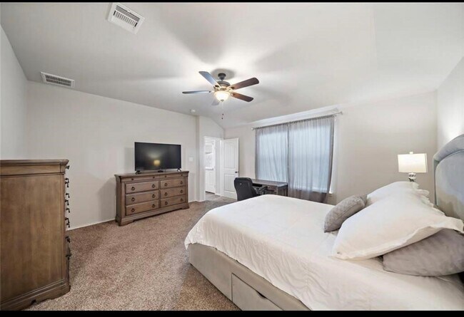 Photo - 519 Green Clover Ln