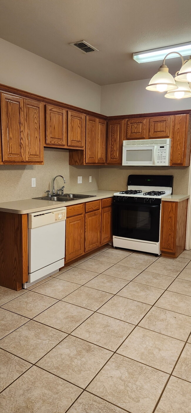 Photo - 215 N Prairie St