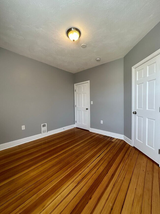 56 Everton St Unit 3
