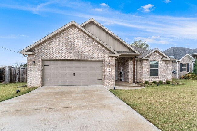 Charming 3-Bed, 2-Bath Pet-Friendly Rental... - Charming 3-Bed, 2-Bath Pet-Friendly Rental...