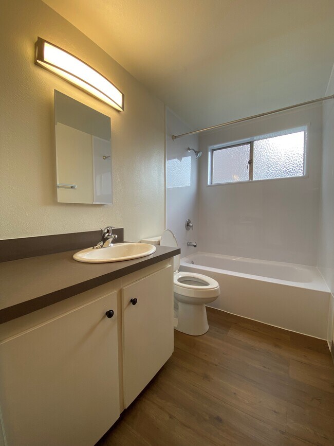 Photo - VALHALLA APTS