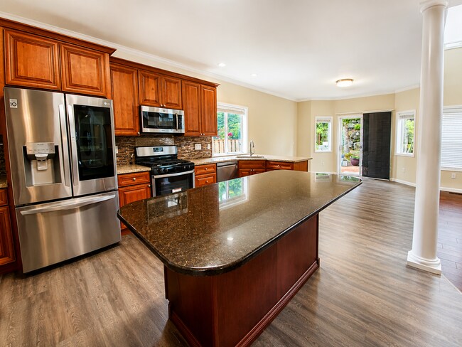 Photo - Beautiful 5 Bedroom Home!