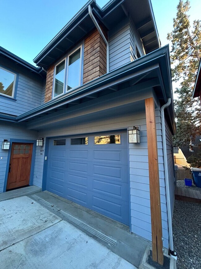 Photo - 1079 NW Quincy Ave Unit 2