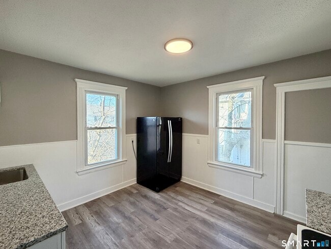 Photo - 696 Main St Unit 2