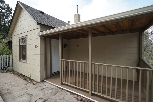 Building Photo - 824 Midland Ave