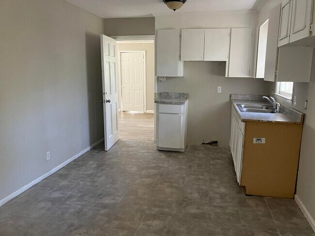 Photo - 2050 Cherokee Ct