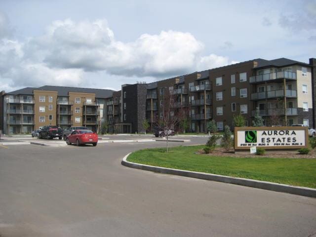 Photo - 9124-9196 96 Ave