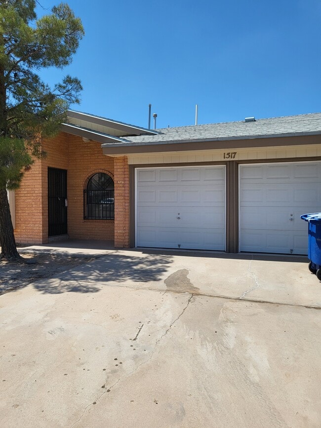 Building Photo - 1517 Prado Del Sol Dr Rental