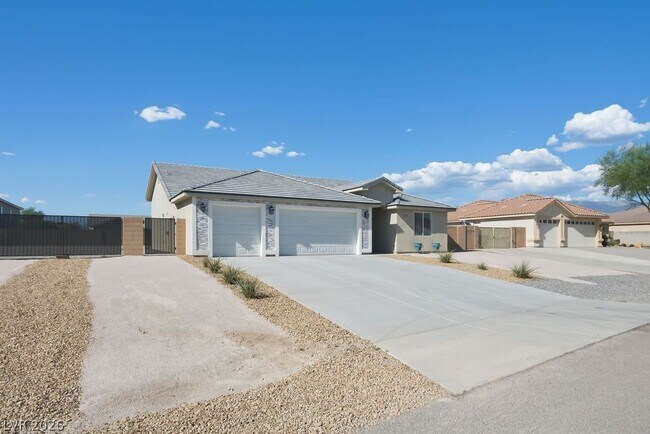 4930 Ridgewood Dr