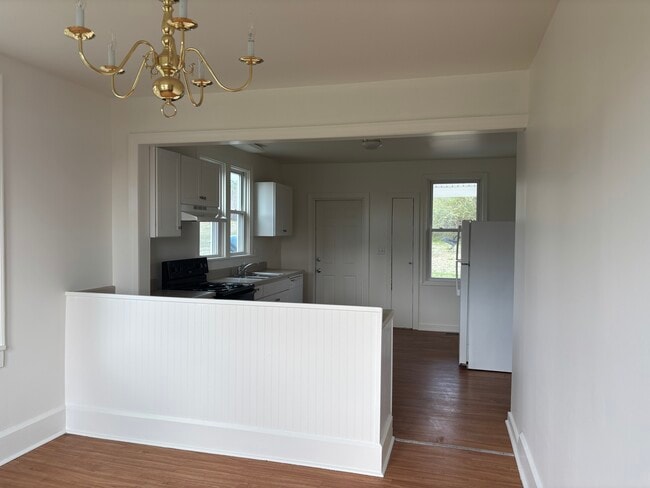 Comer en la cocina - 9710 Chester Rd