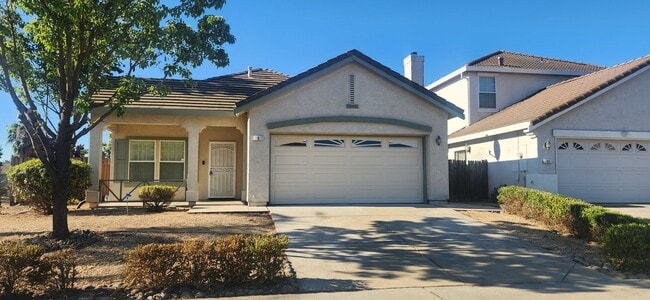 Building Photo - 4 Bedroom 2 Bathroom Home in Elk Grove