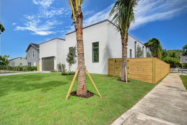 Photo - 901 Upland Rd