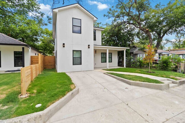 Photo - 237 Carle Ave