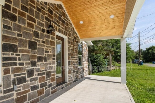 Photo - 729 Henderson Ave