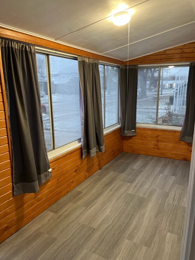 Photo - 715 Donald Ave