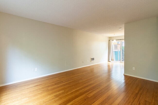 Photo - becju03 Unit 1920