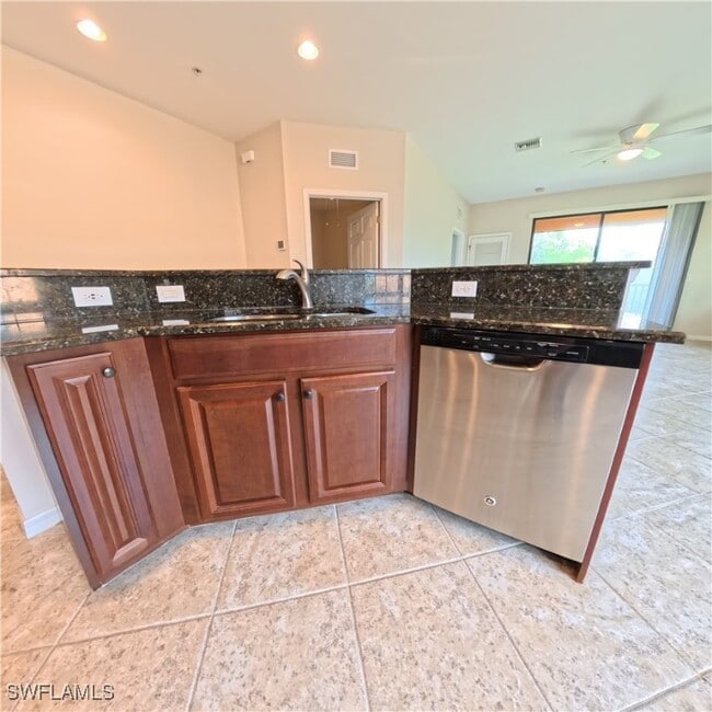 Building Photo - 3772 Pino Vista Way Unit 4