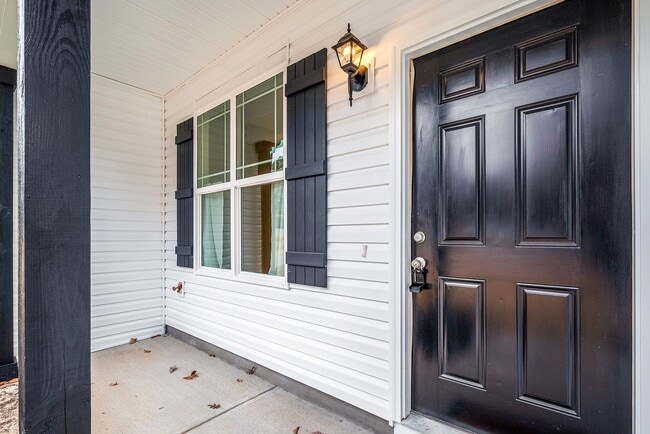 Photo - MOVE IN READY! 4 bedroom 2.5 bathroom town...