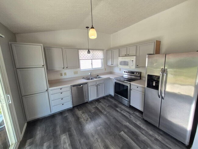 Photo - 2258 Antoinette Way