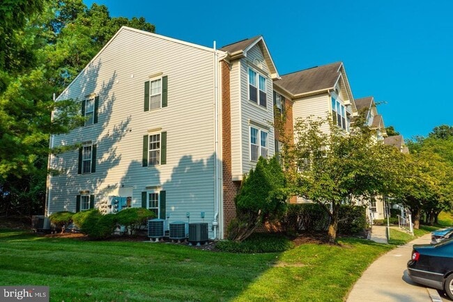 Building Photo - 7906 Valley Manor Rd Unit 201  E