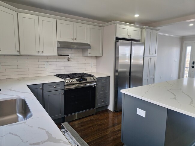 571 Quincy Shore Dr
