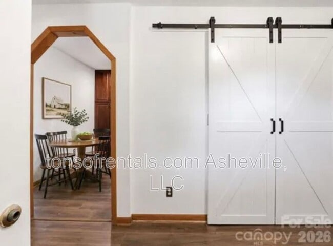 Photo - 207 Wood Dale Dr