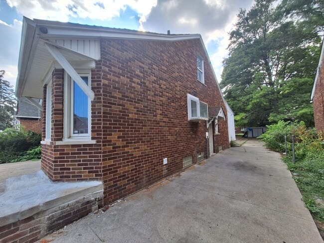 Photo - 11243 Roxbury St