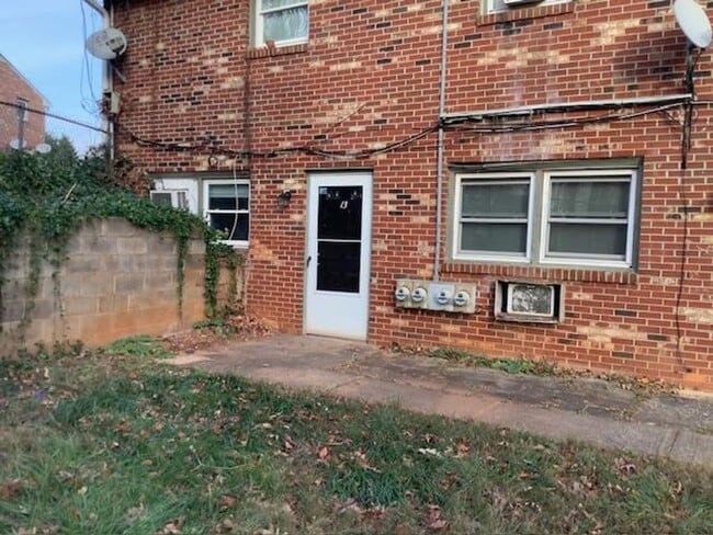 Building Photo - 13 Rainbow Forest Dr