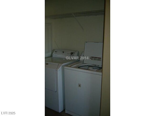 Building Photo - 2050 N Los Feliz St Rental