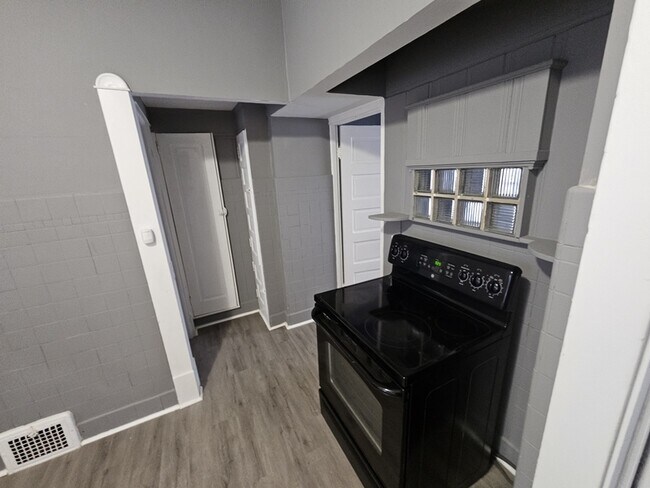 Photo - 2818 E 127th St