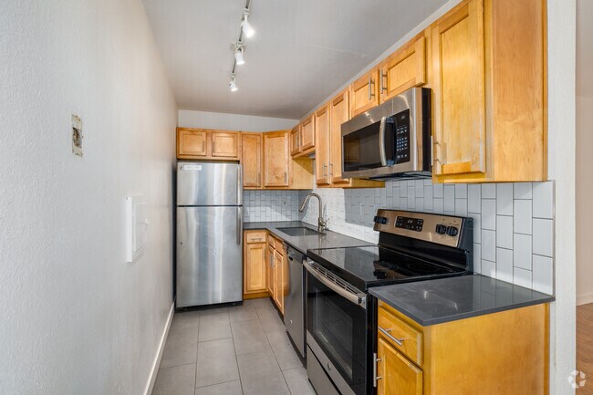 2BR, 1BA - 875SF - Kitchen