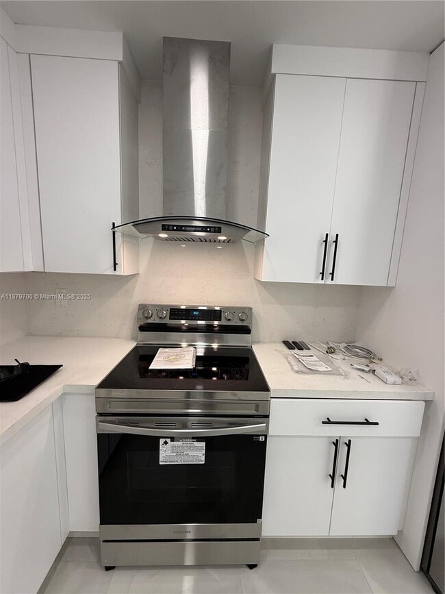 Building Photo - 841 W 50th St Rental