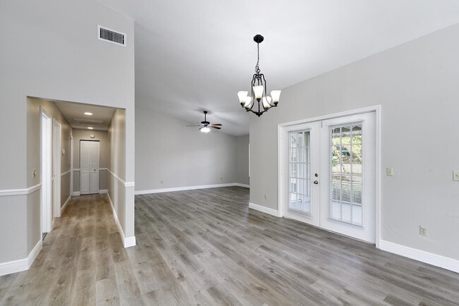 Photo - 916 Daffodil Dr