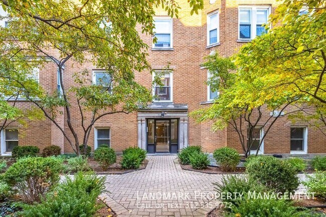 Building Photo - 534 W Belmont Ave