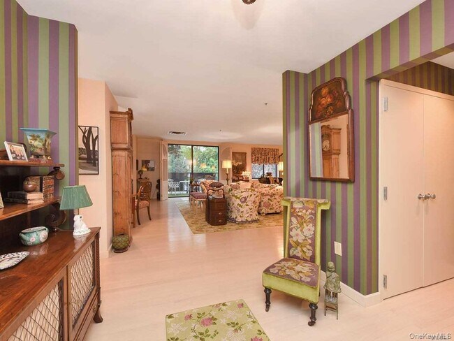 Photo - 123 Middle Neck Rd Unit 304-5