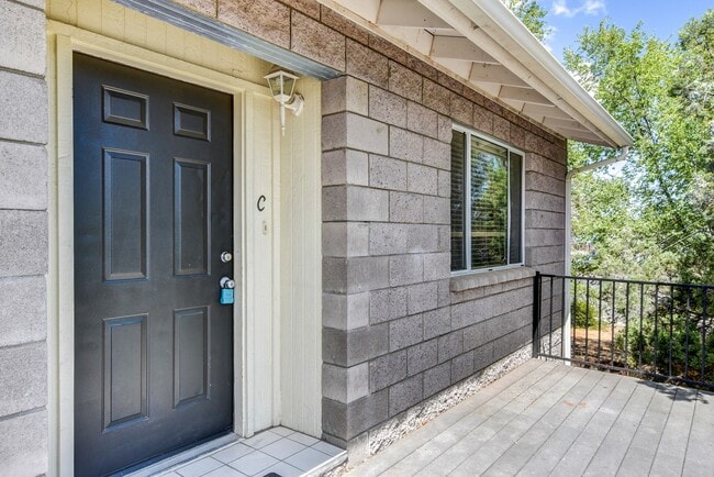 Building Photo - 114 Bradshaw Dr Unit C Rental