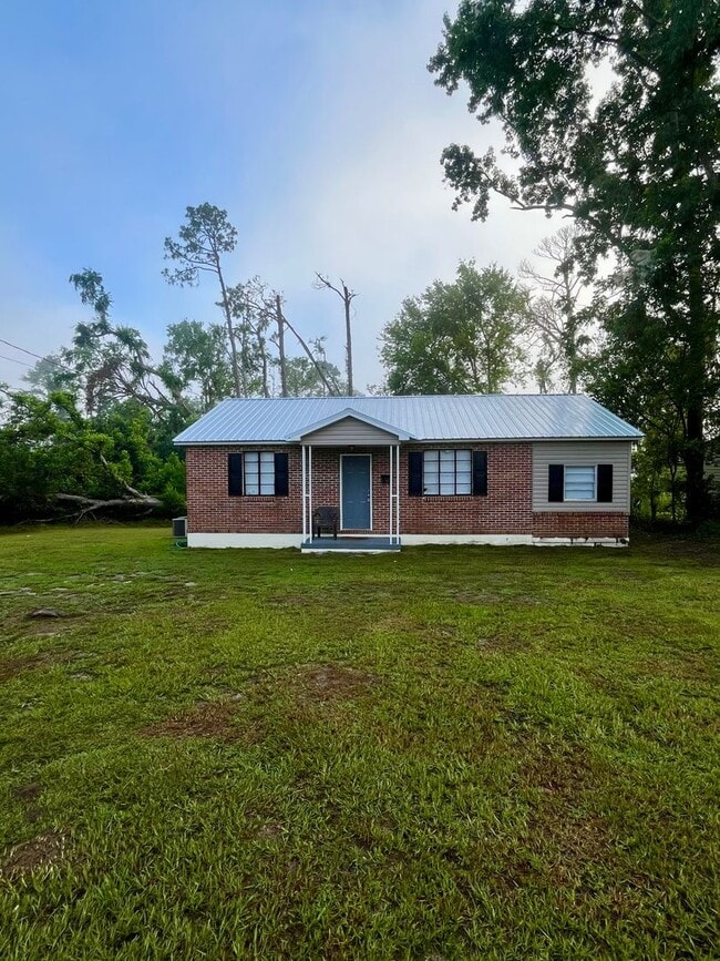3 BEDROOM/1 BATH HOUSE - 3 BEDROOM/1 BATH HOUSE