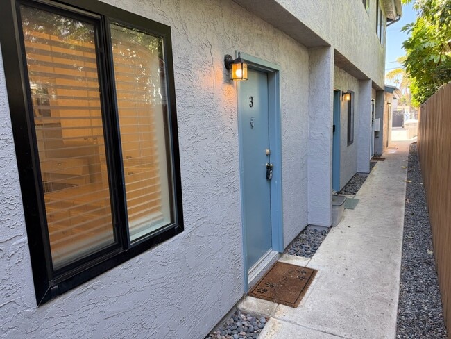Photo - 1736 Cable St Unit 3
