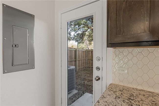 Photo - 601 W 24th St