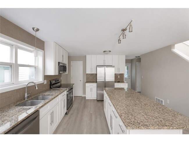 Photo - 2331 N Sheridan Ave