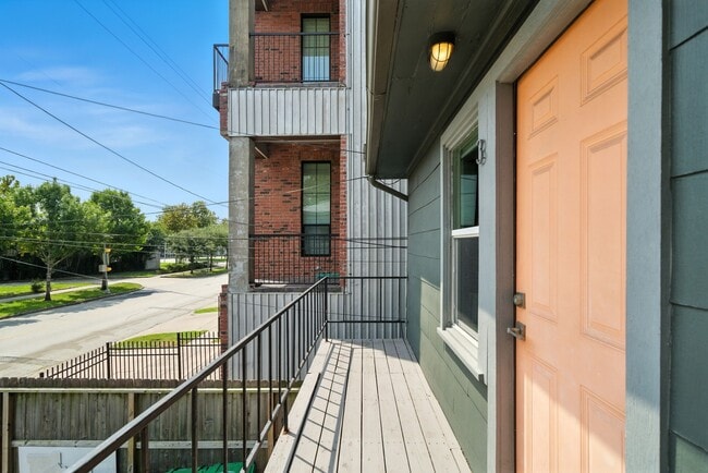 Building Photo - 1306 Taft St Unit 3 Rental