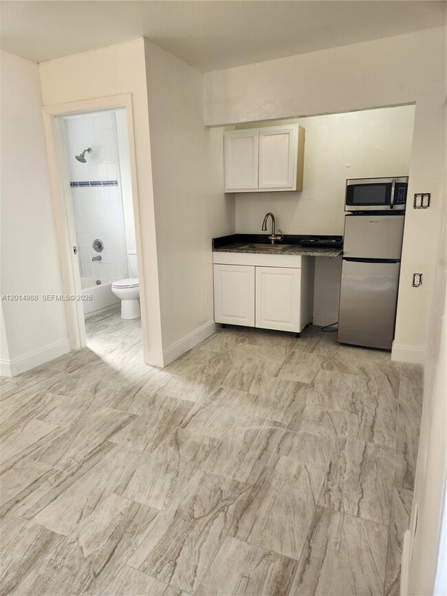Building Photo - 10332 SW 211 St Unit 0