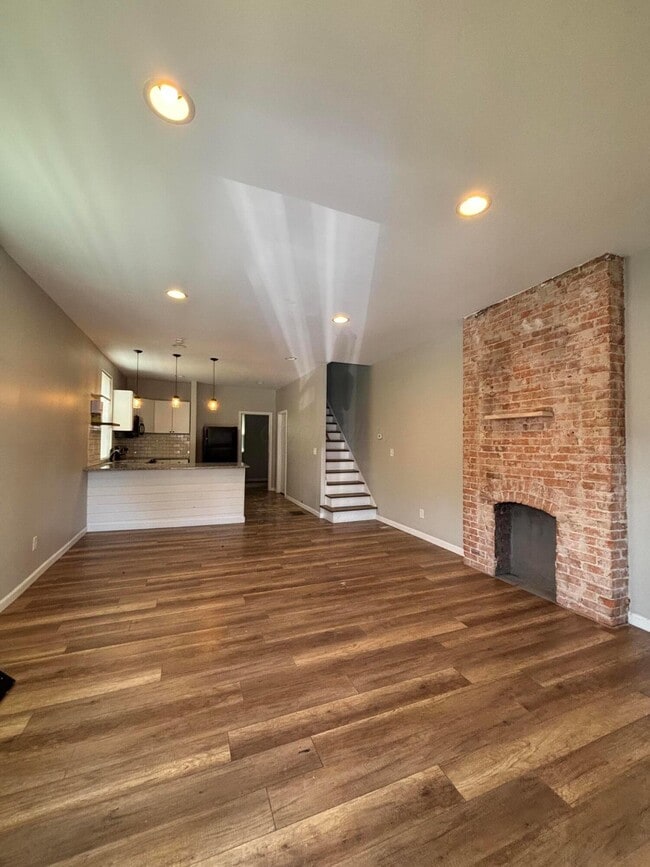 Building Photo - 429 Oakwood Ave Unit 429