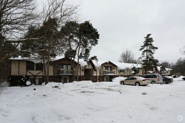Photo - Pinewood Apartments