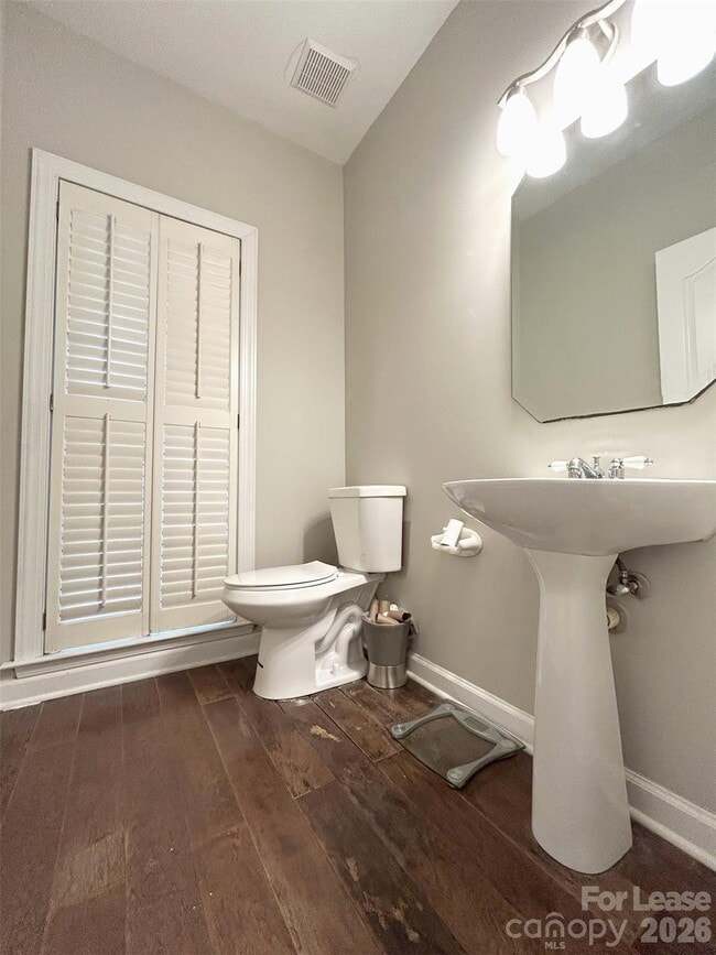733 Meadow Lake Dr