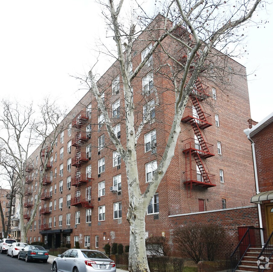 Photo - 499 E 8th St