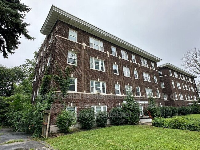 Photo - 305 Gladstone Blvd