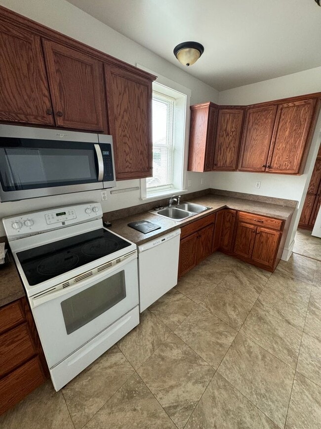 Photo - Lovely 5BD/2.5BA Twin in Downingtown Borough!