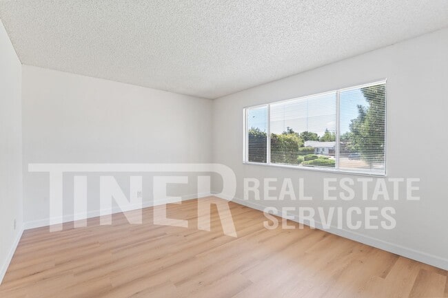 3233 Oriole Way