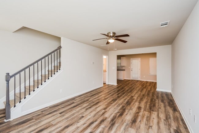 Photo - 400 McGiboney Ln